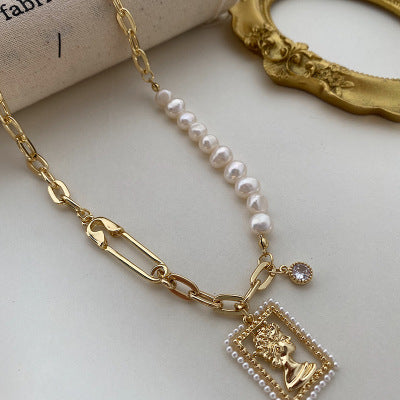 Queen's Pearl Design Pin Necklace